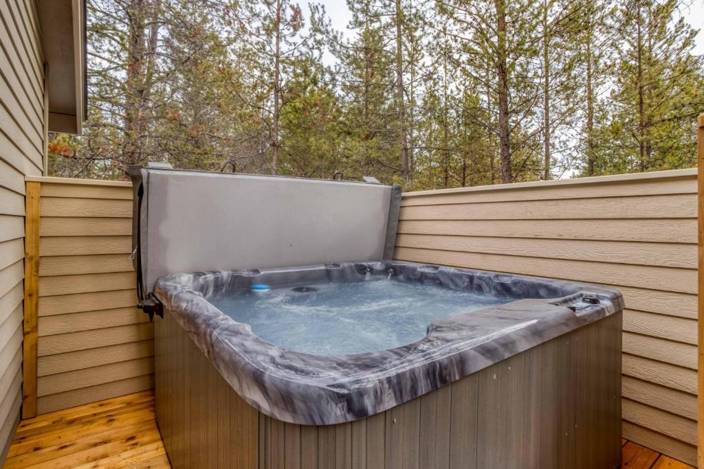 Hazelnut #5 - Meredith Lodging, Sunriver