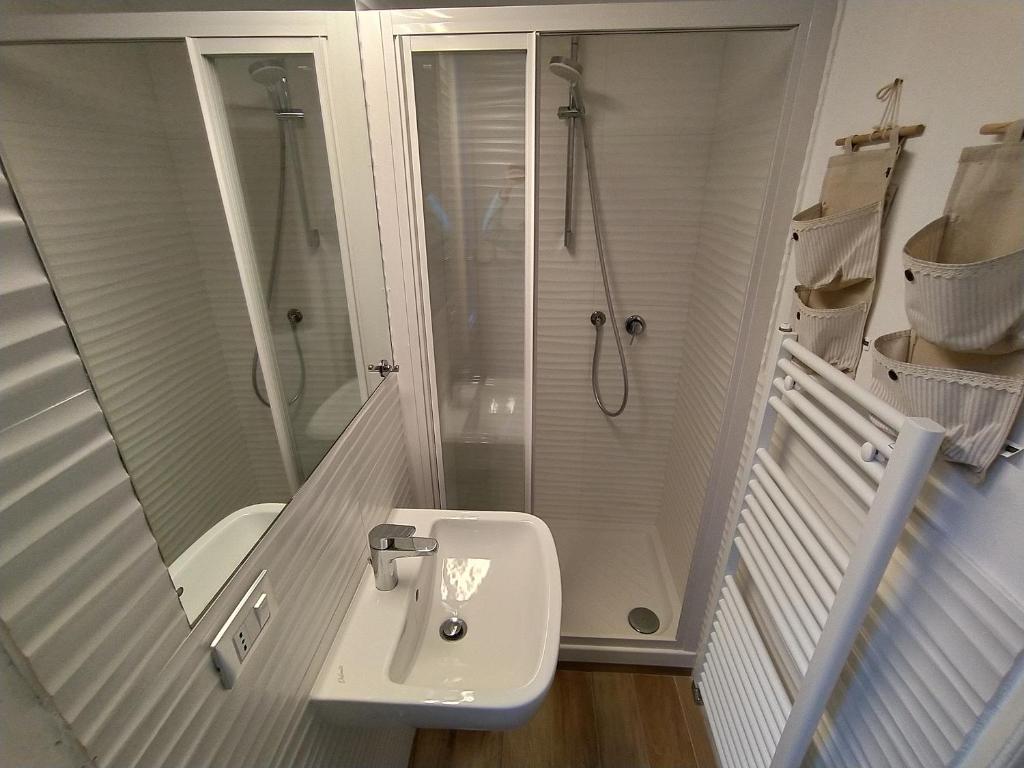 Rosanna House - 5