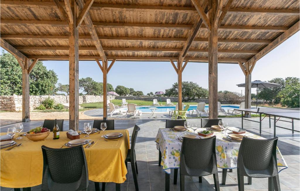 Awesome Home In Ragusa With Wifi 전경