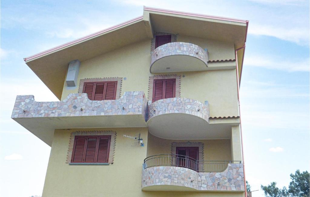 Nice home in Montepaone with 5 Bedrooms, WiFi and Outdoor swimming pool