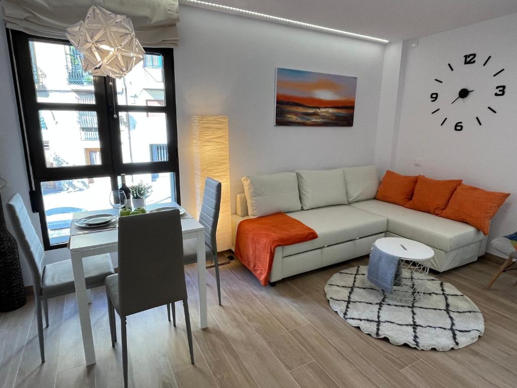 Alicante Beach Apartment - 3