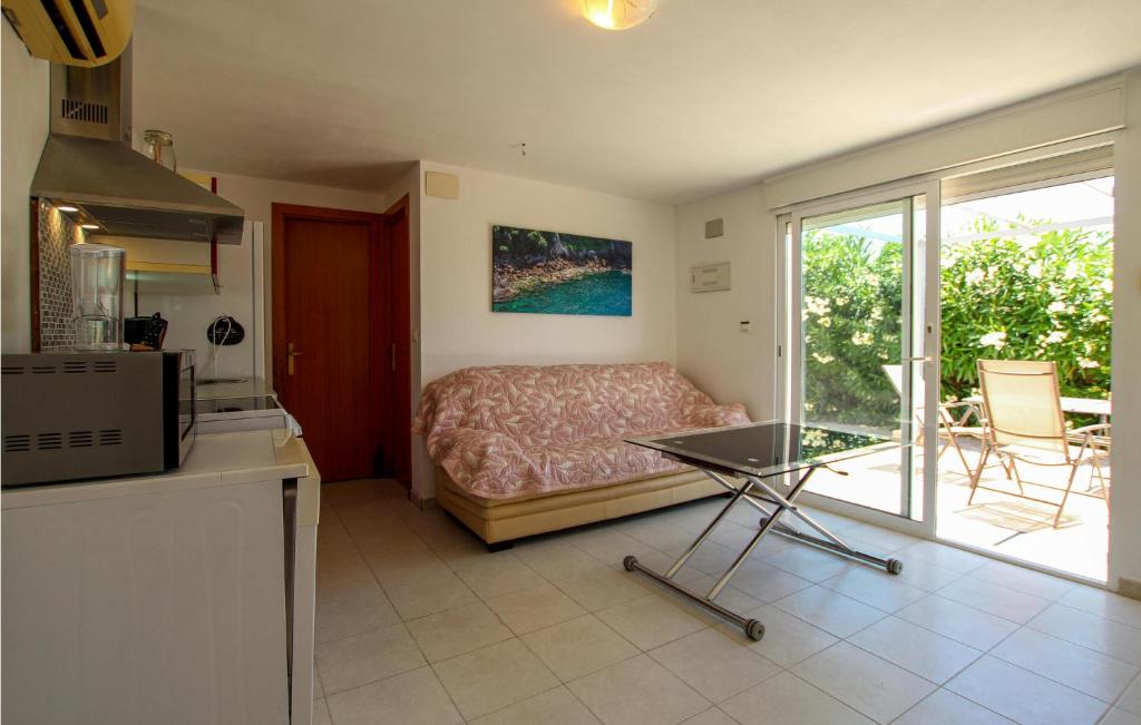 Gorgeous Home In El Campello - 5