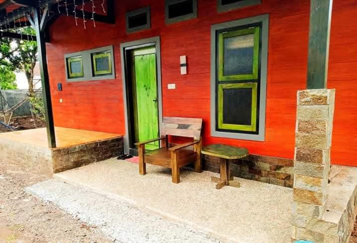 Pine Tree House Jember — Hotel in Jember