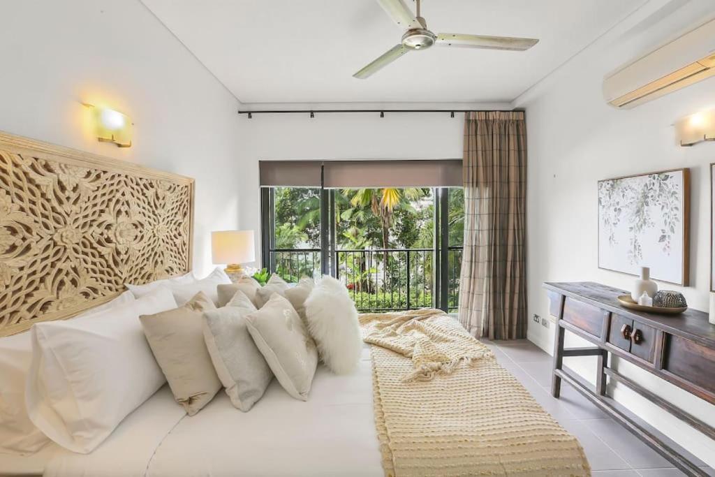 Ocean Horizons - Waterfront Views — Hotel in Cairns