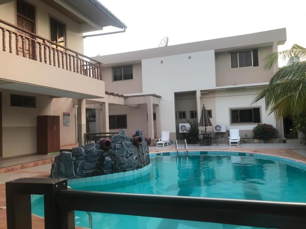 Neradom Hotel — Hotel in Accra