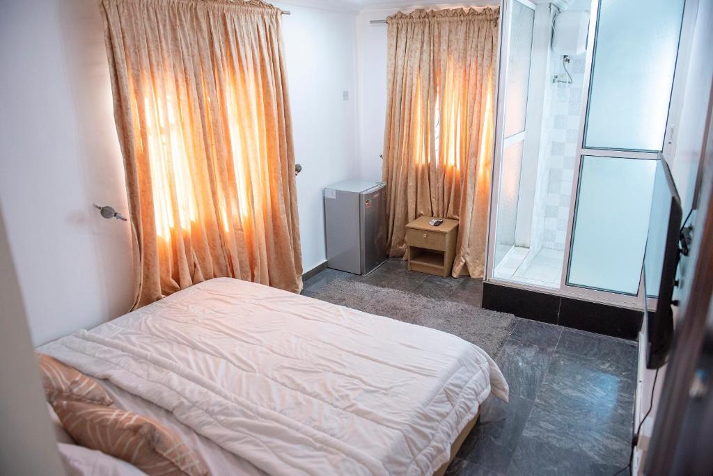 Private Master Bedroom in a Duplex at a Secured Estate with 24hours Power & Security ,DSTV and Wifi  photo