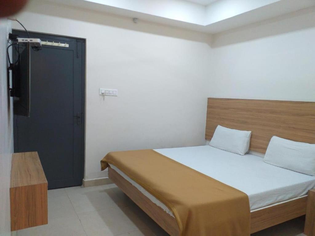 Sri Abbirami Lodge photo