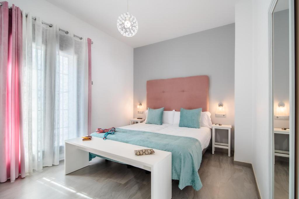 Amphora Alojamiento — Hotel in Ecija