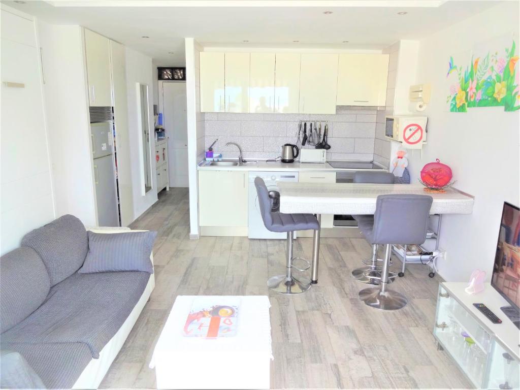 Sunset apartment with sea view and free WIFI in the heart of Las Americas - 4