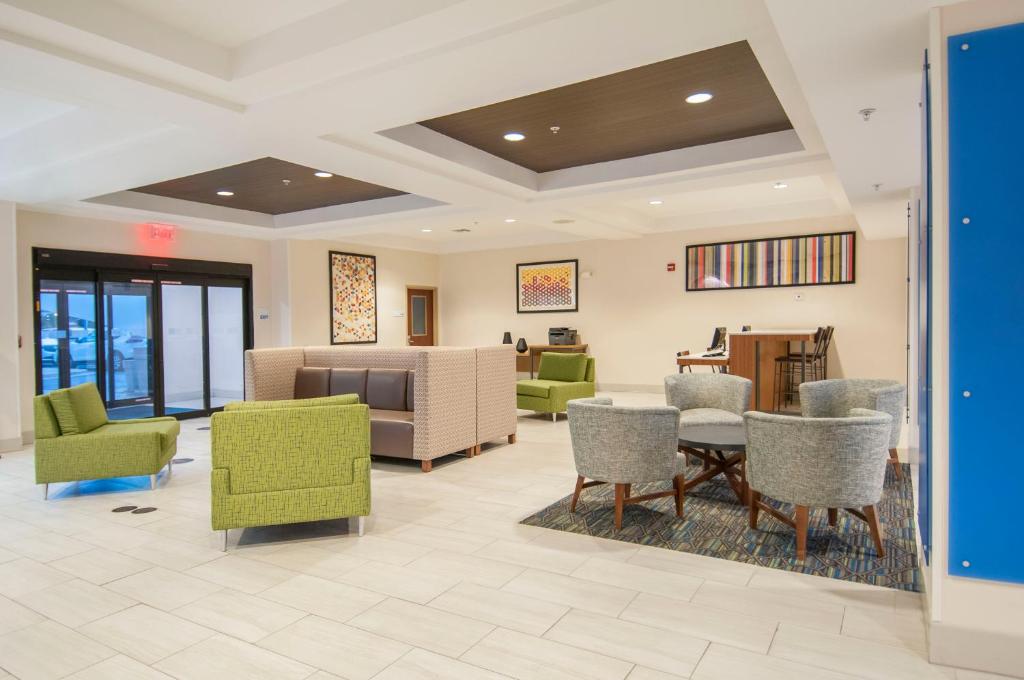 Holiday Inn Express Hotel & Suites Biloxi- Ocean Springs photo