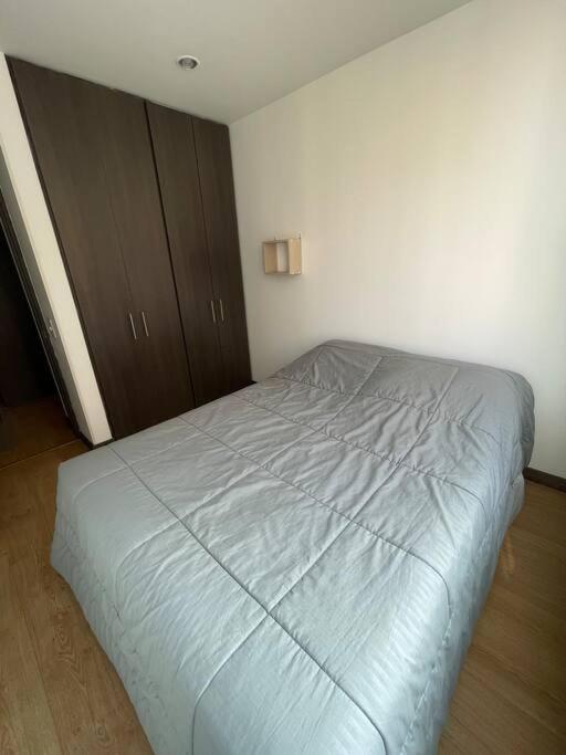 Hermosa habitación privada en conjunto residencial cerca al Aeropuerto y terminal de Bogotá, zonas comunes se comparten con 1 persona - 5