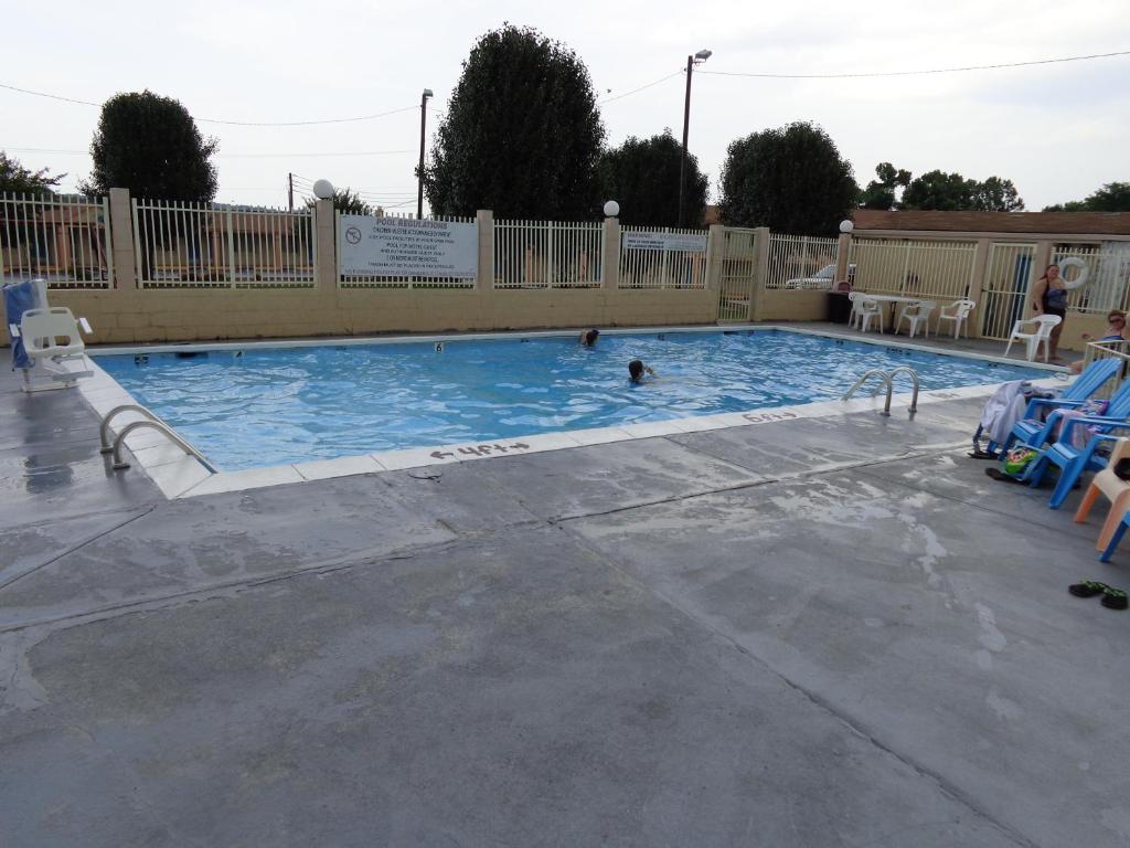 Travelodge by Wyndham Ridgeway Martinsville Area photo