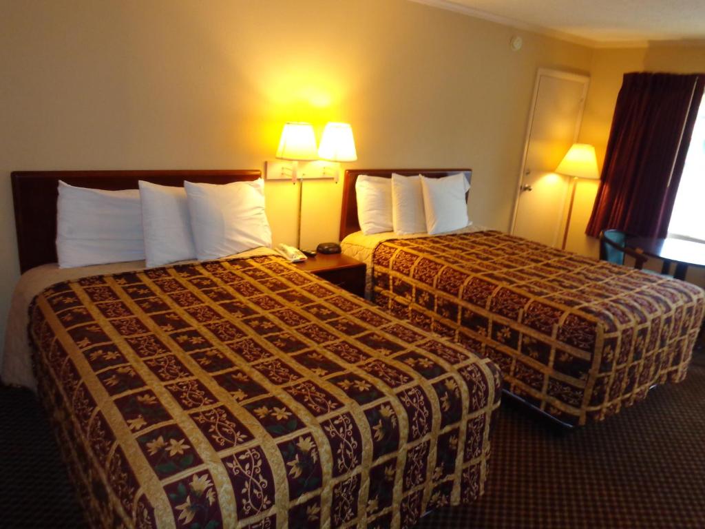 Travelodge by Wyndham Ridgeway Martinsville Area photo
