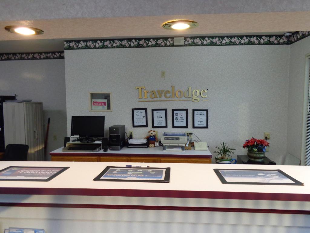 Travelodge by Wyndham Ridgeway Martinsville Area photo