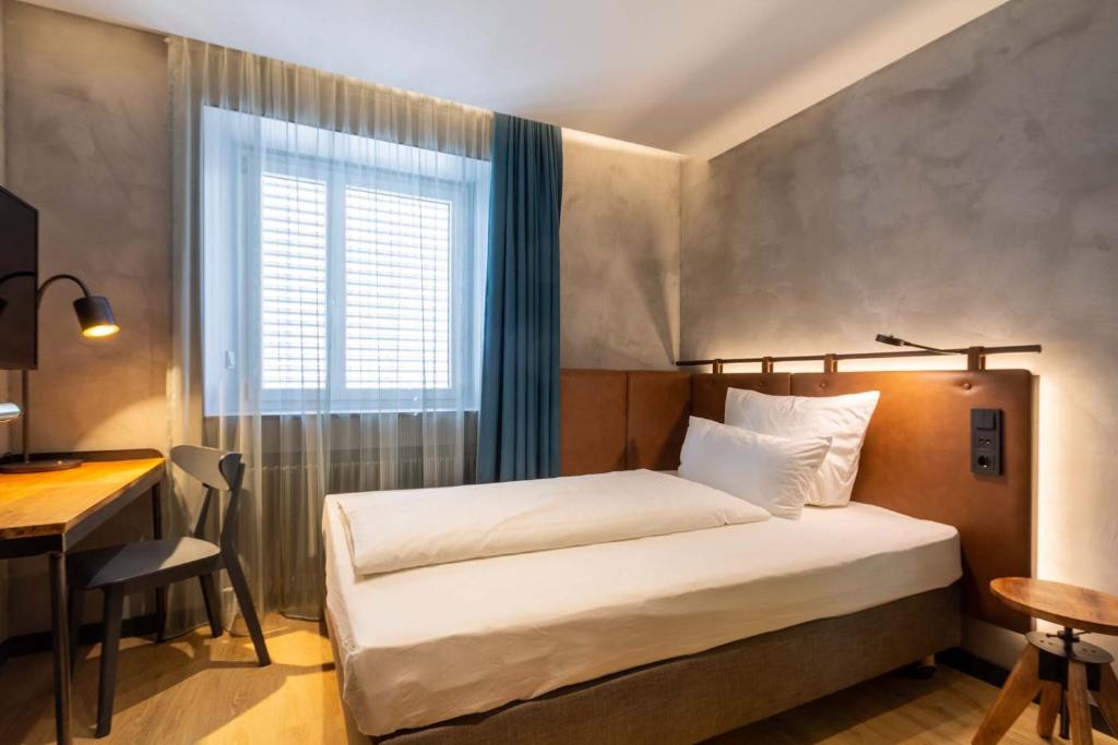 Unsold's Factory Hotel photo