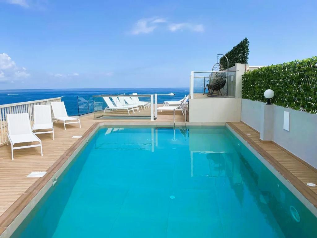 ディプロマット ホテル (Diplomat Hotel) スイミングプール