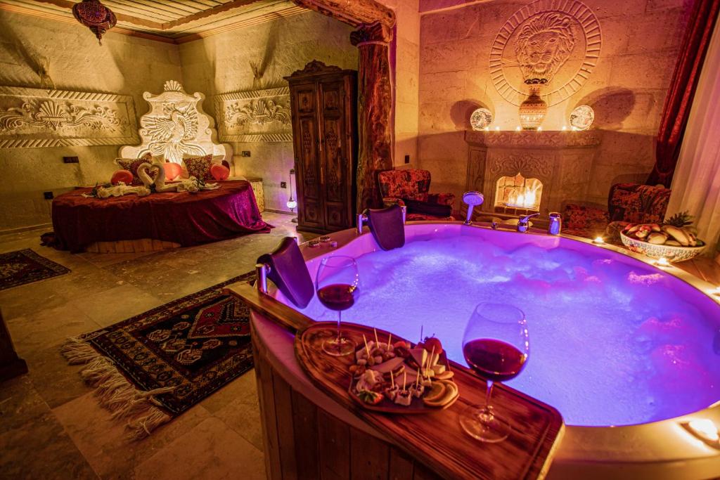 Hot tub, Historical Goreme House in Goreme