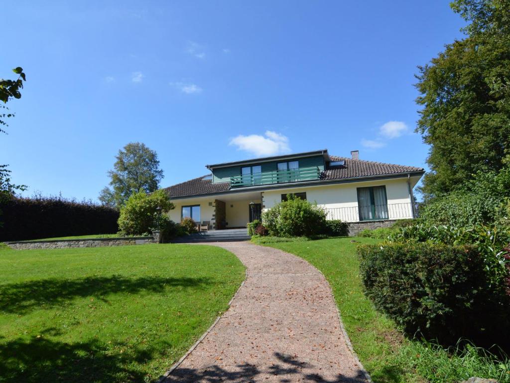 Scenic Villa near Lake View, Waimes