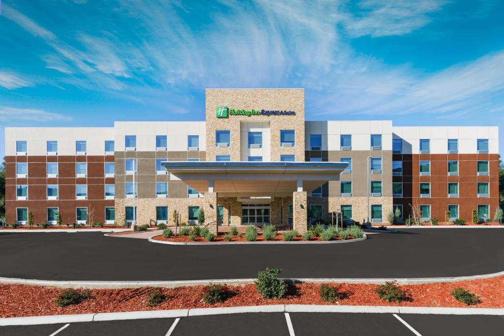 Holiday Inn Express And Suites OAKHURST-YOSEMITE PARK AREA photo