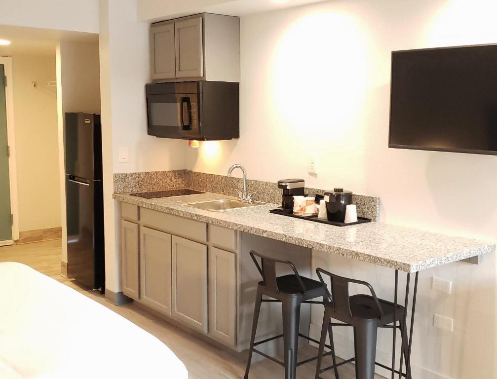 Suburban Studios Williamsburg Central photo