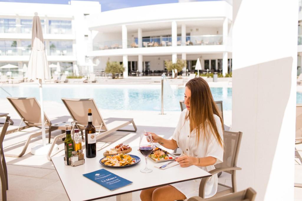 Gran Sagitario — Restaurant & bars in Santandria, Balearic Islands