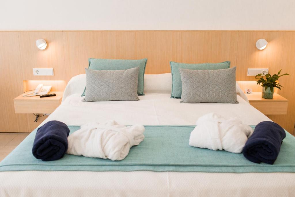 Gran Sagitario — Hotel rooms in Santandria, Balearic Islands