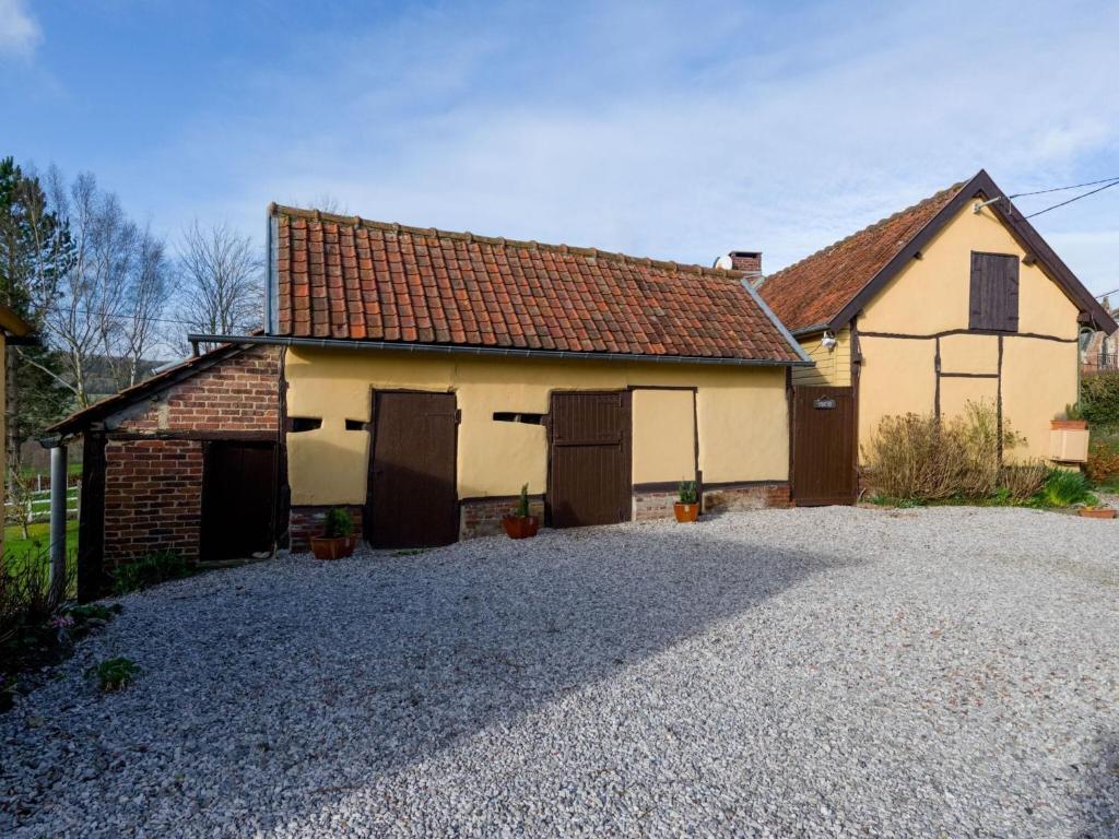 Snug Holiday Home in the heart of Bresle Valley with Garden
