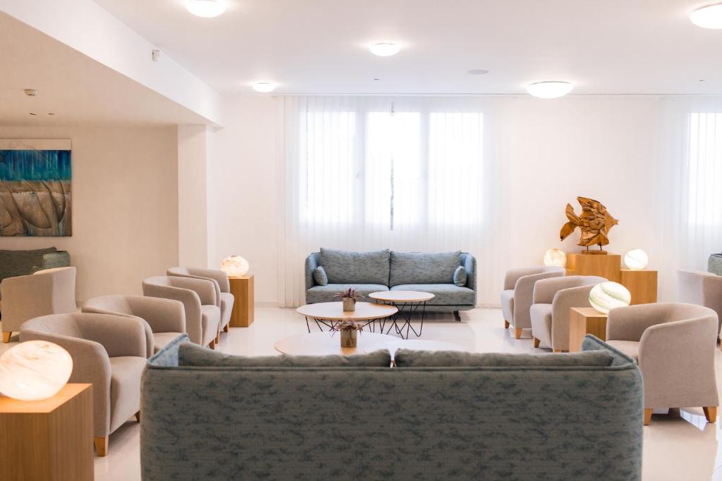 Gran Sagitario — Hotel building in Santandria, Balearic Islands