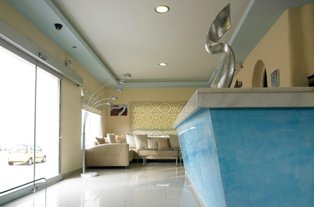 スイーツ オブ ザ ゴッズ ケーブ スパ ホテル (Suites of the Gods Cave Spa Hotel) フロント・ロビー