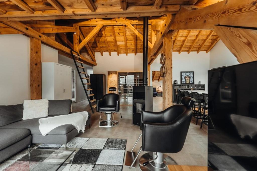 Luxurious 3 bedroom apartment with sauna and garage photo