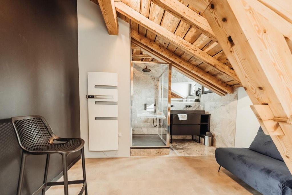 Luxurious 3 bedroom apartment with sauna and garage photo