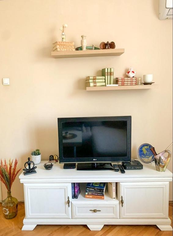 Cute, spacious apt in the heart of the old town - 3