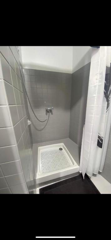 Le 35 Liberté-Spacieux appartement avec balcon et local vélos-Centre Commercial Polygone Béziers - 5