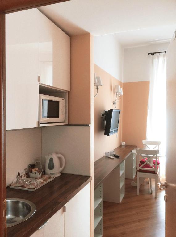 Luna Rossa Roma Guest House 4