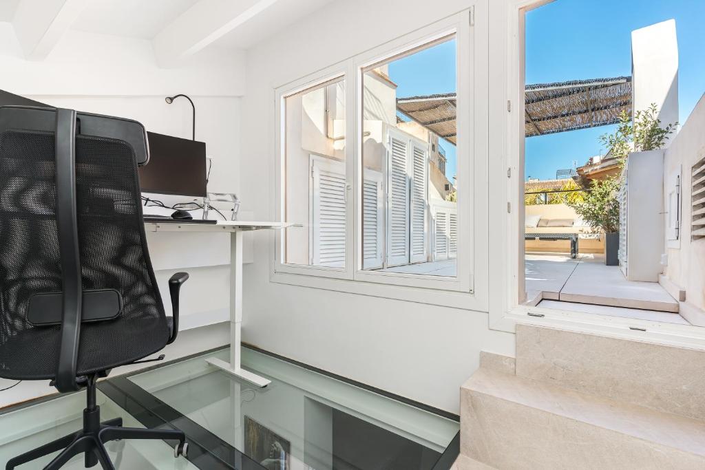 Designer Gem with terrace in prime location - 3