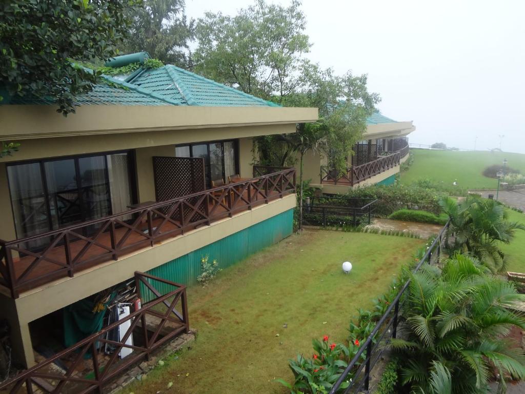 Upper Deck Resort photo