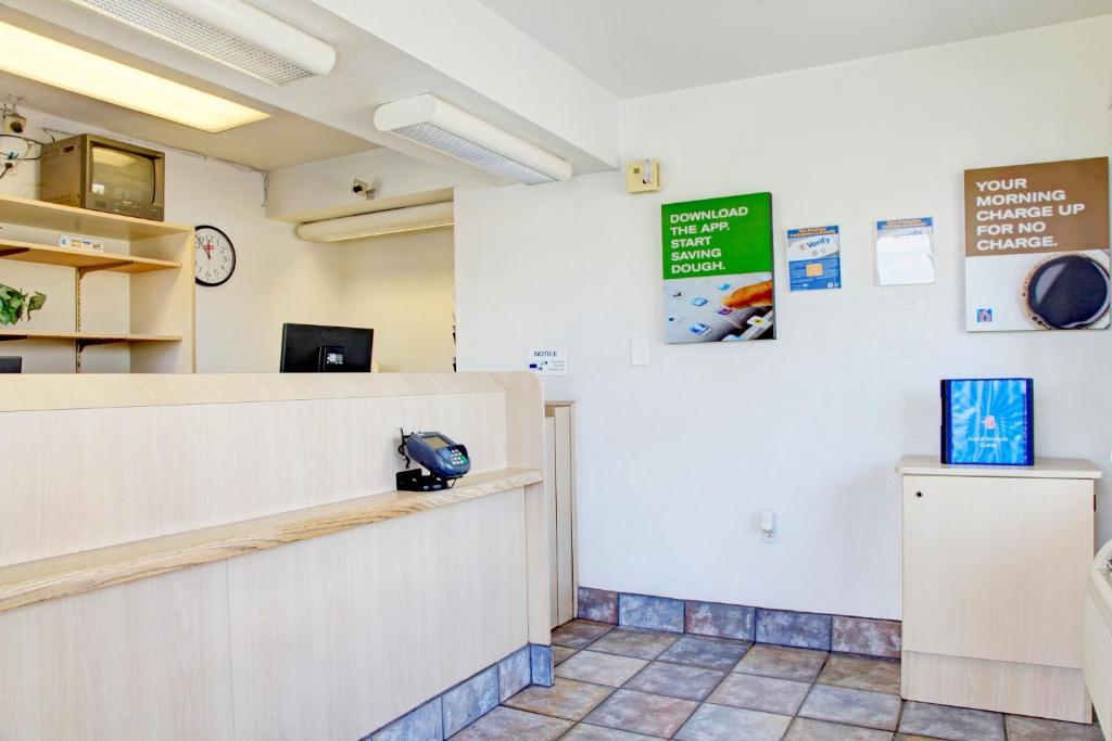 Motel 6-Tempe, AZ - Broadway - ASU photo