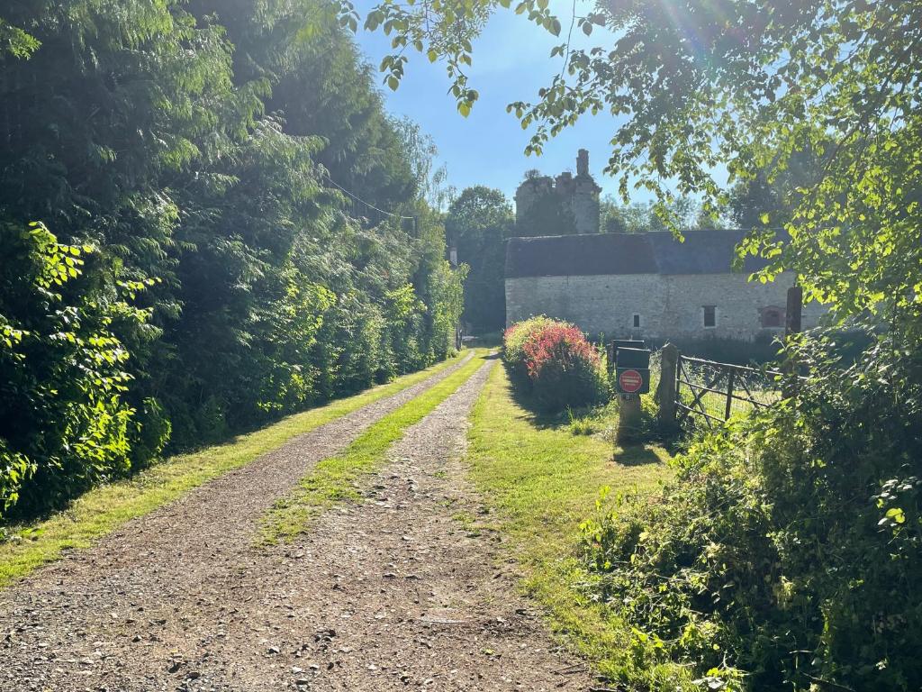 Grange à grains à l'Ombre d'une Tour, Tournebu
