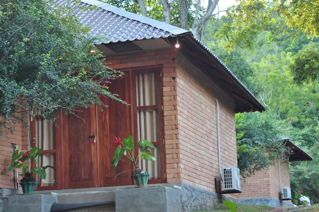 Elephant Arcade, Tissamaharama