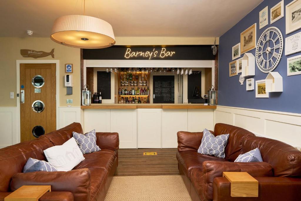 Channel View Hotel 外観