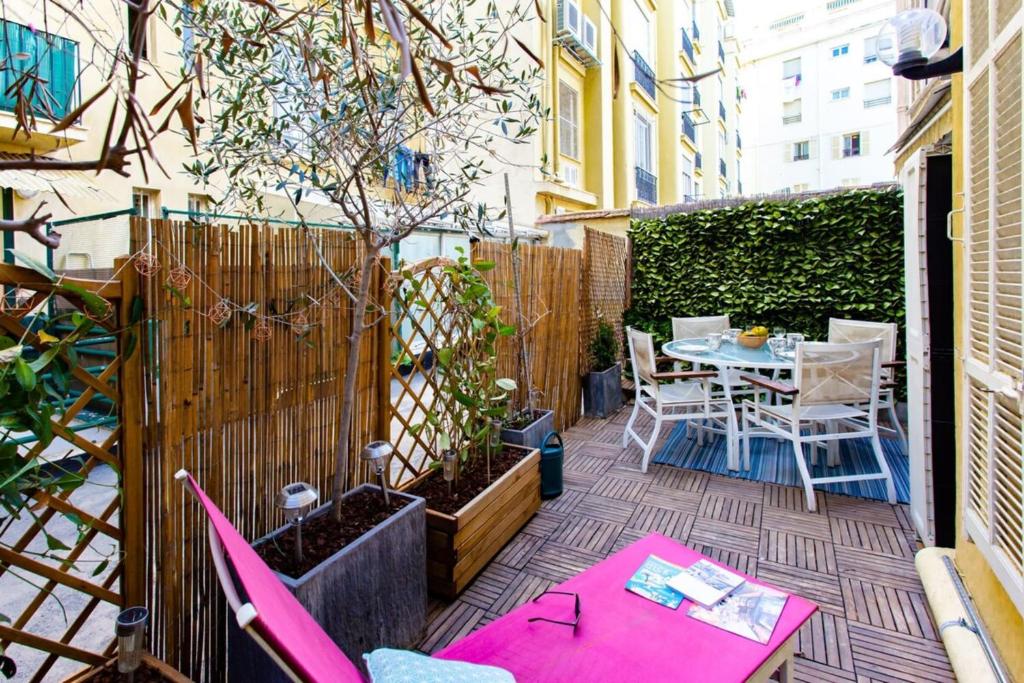 Apartment With Furnished Terrace Near The Beaches photo
