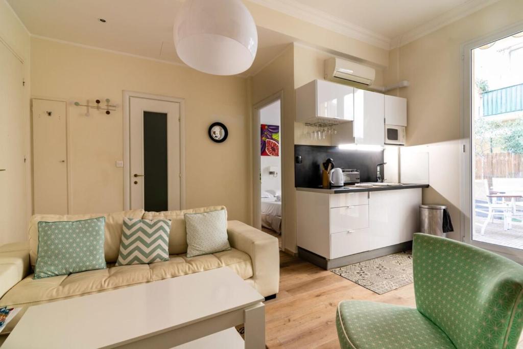 Apartment With Furnished Terrace Near The Beaches photo