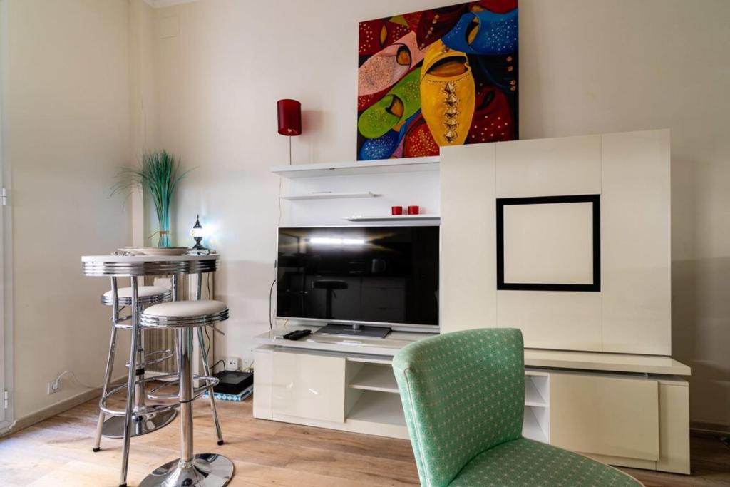 Apartment With Furnished Terrace Near The Beaches photo