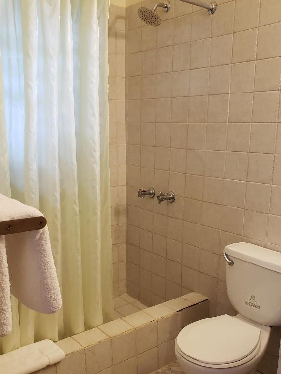 Sunrise Club Hotel — Hotel rooms in Negril