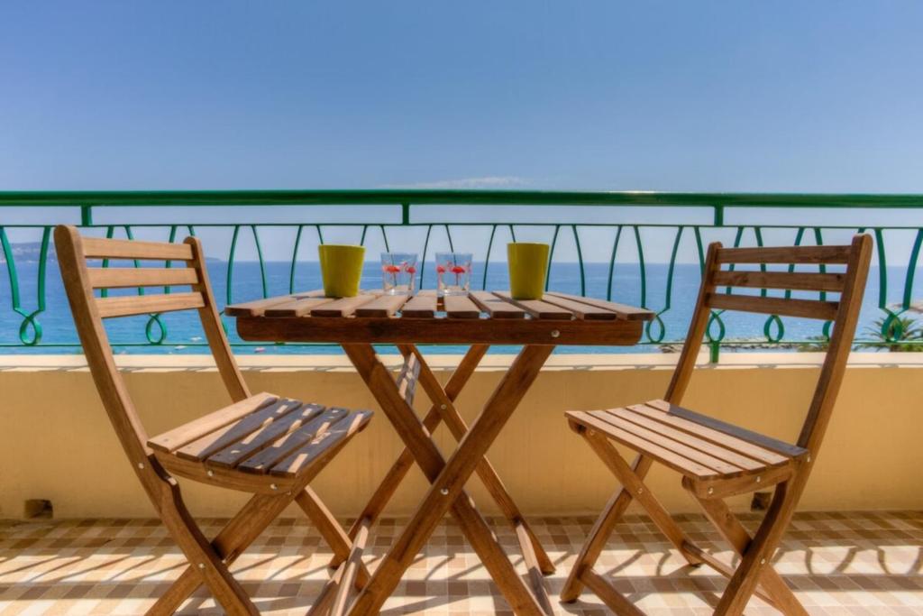Sunny Private Apartment With Sea View Near The Beach — Hotel in Nice