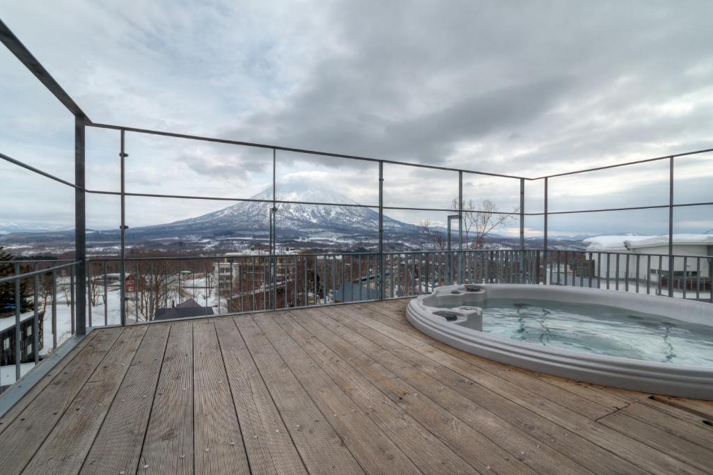 Open air bath, Kira Kira Suites in Niseko