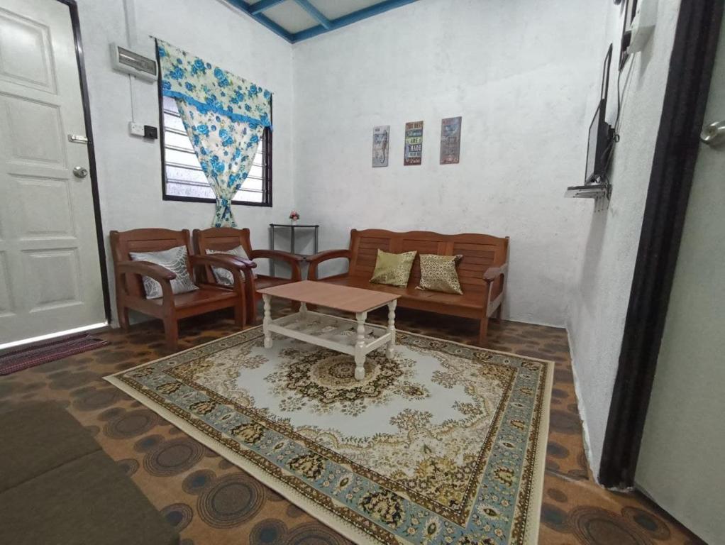 HOME2STAY CHE MAIL 1 KUALA ROMPIN photo