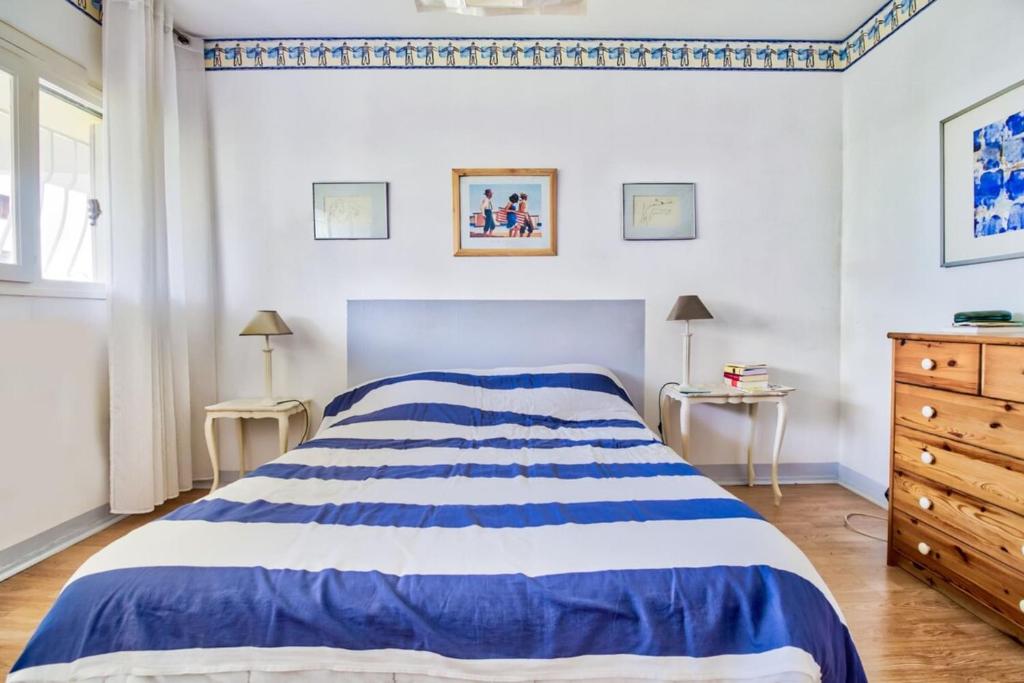 Cozy furnished apartment near all the amenities with parking and terrace photo