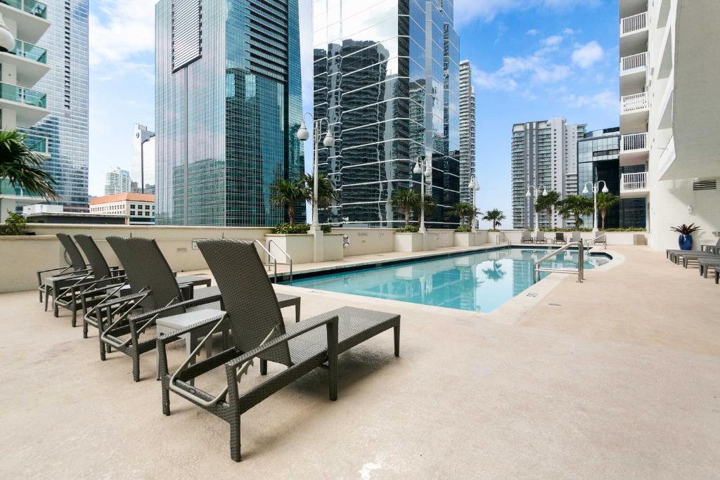Waterfront Condo with View about 6 Miles to South Beach!, Miami