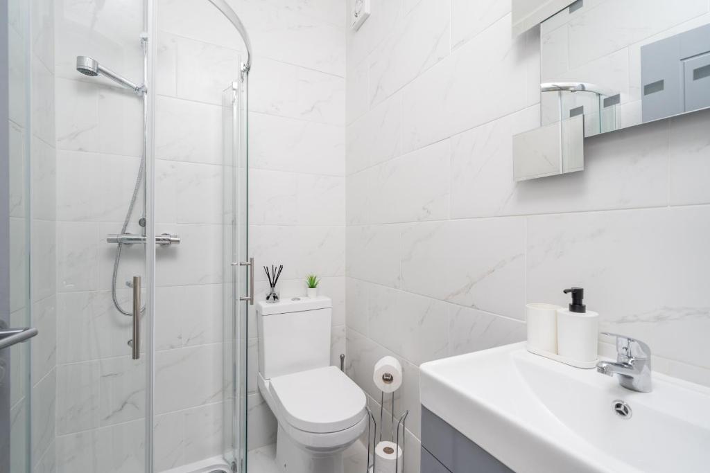 A Bright lovely spacious  studio with Parking photo
